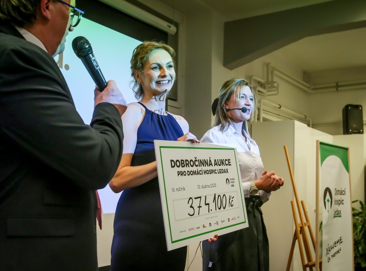 384 100 Kč na podporu Domácí hospice Ledax
