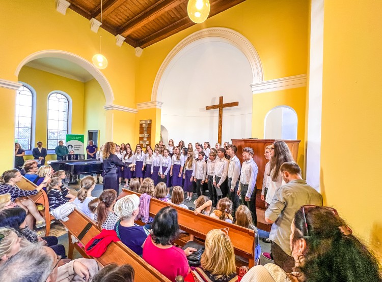 Koncert sboru Canzonetta pro Dny pro Domácí hospic Ledax 2023